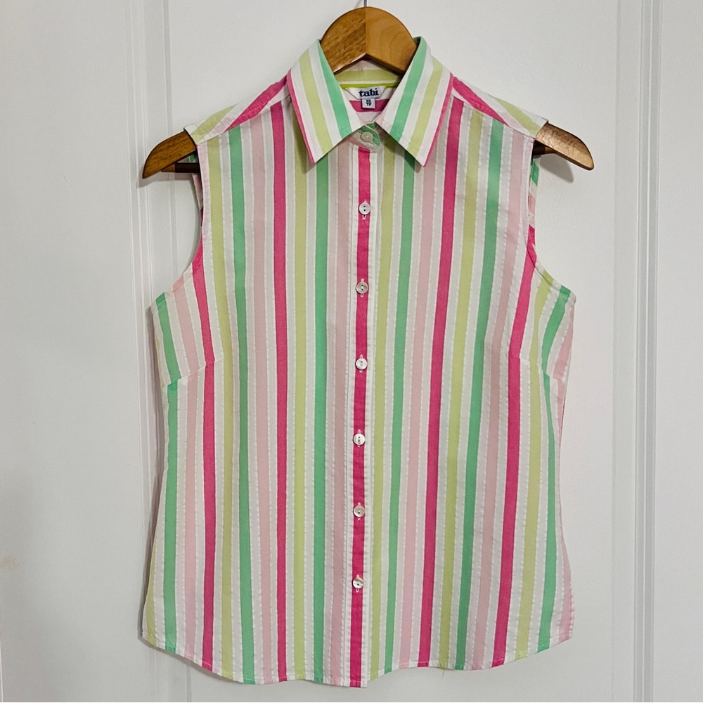 Like New 100% cotton seersucker, sleeveless blouse  Striped Size XS